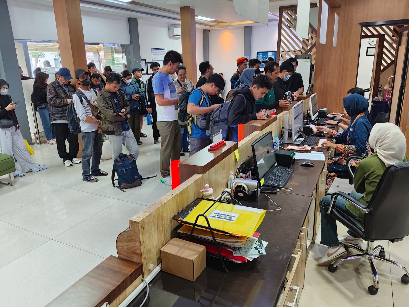 Imbas Banjir Pekalongan, 1.736 Calon Penumpang Kereta Daop 8 Surabaya Batalkan Perjalanan