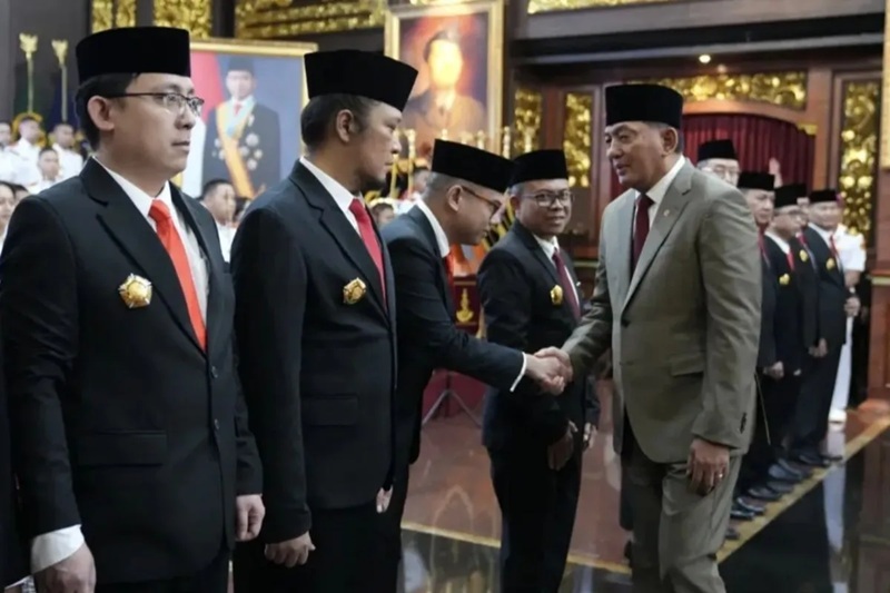 Kemenhan Lantik 12 Tenaga Ahli, Ada Anak Cak Nun dan Hotman Paris