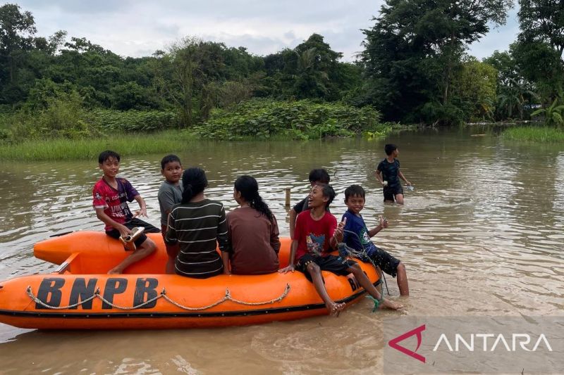 Banjir Belum Surut, Pemkab Serang Berlakukan Tanggap Darurat