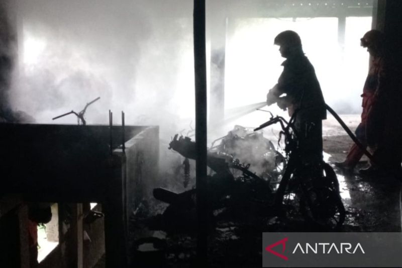 10 Motor Hangus akibat Kebakaran Lahan Parkir di Dekat Stasiun Bogor  