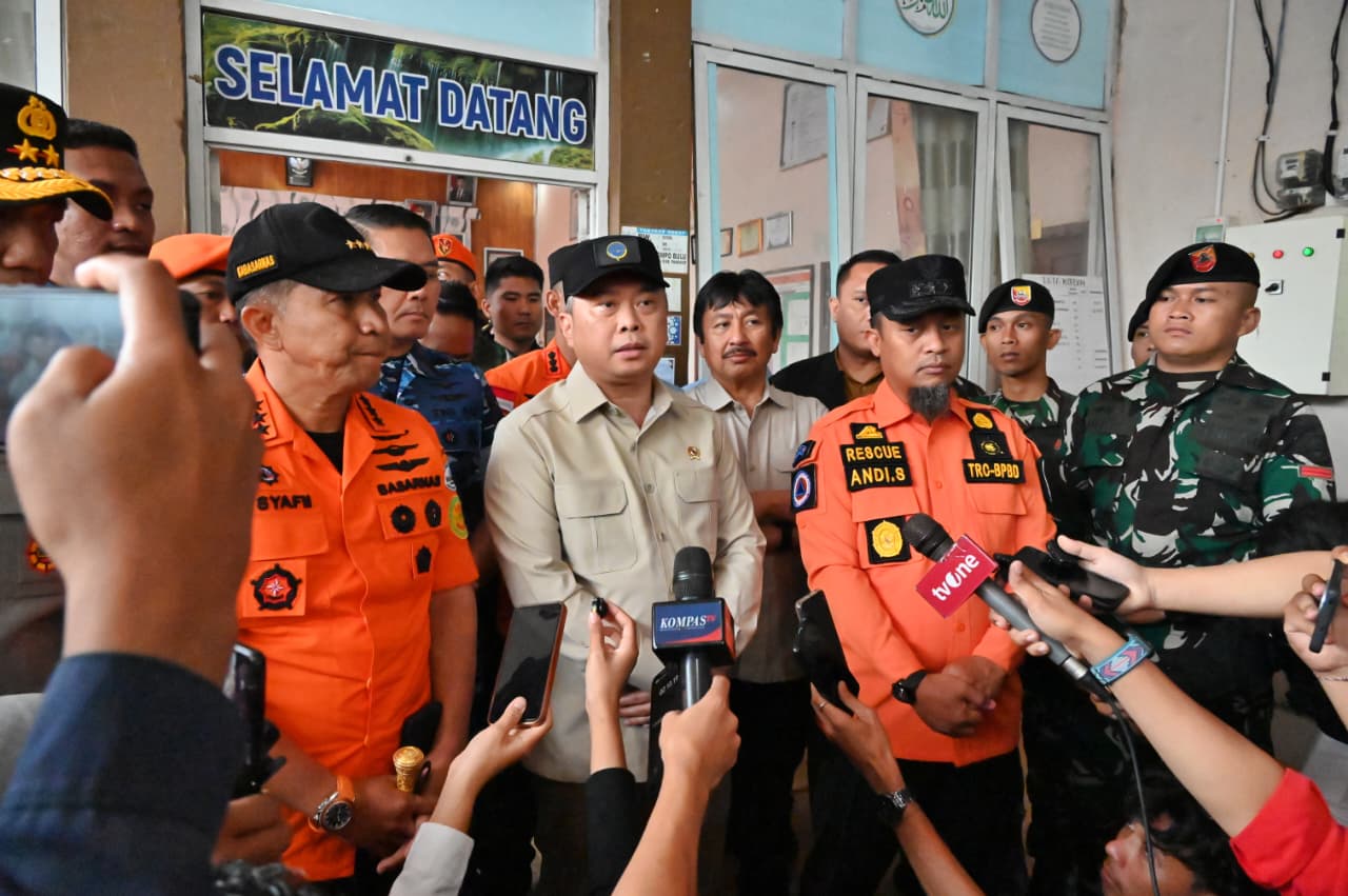 Tinjau Langsung Proses Pencarian dan Evakuasi Pesawat ATR 42-500, Menhub Apresiasi Kerja Tim SAR