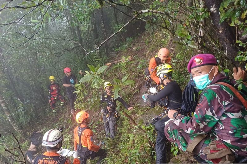Evakuasi Pesawat ATR 42-500, Prajurit Marinir Dikerahkan untuk Membantu 