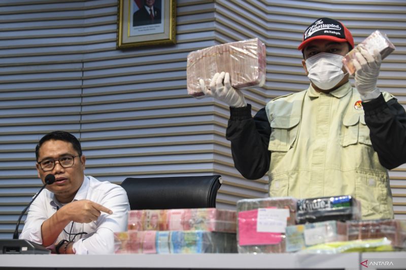KPK Duga Wali Kota Madiun Nikmati Uang Pemerasan dan Gratifikasi hingga Rp2,25 Miliar