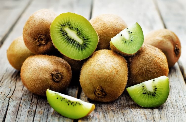 Jangan Dibuang, Kulit Kiwi Terbukti Mengandung Serat Tiga Kali Lebih Banyak