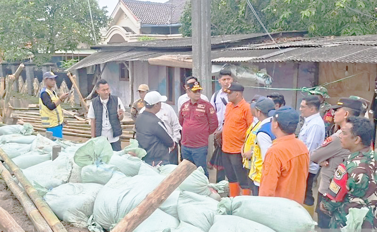 Tanggul Citarum Jebol di Bekasi, Plt Bupati Turun Langsung ke Lokasi