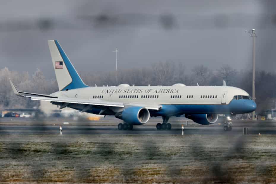 Trump Terlambat Tiba karena Masalah Teknis Air Force One, Pertemuan dengan Kanselir Jerman di Davos Batal