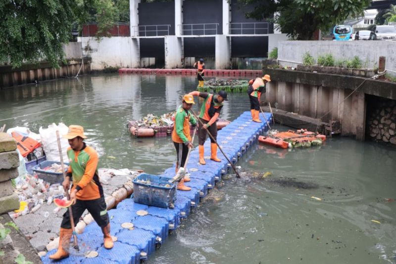 Saring Sampah Kiriman, DLH DKI Maksimalkan SSTBS di TB Simatupang