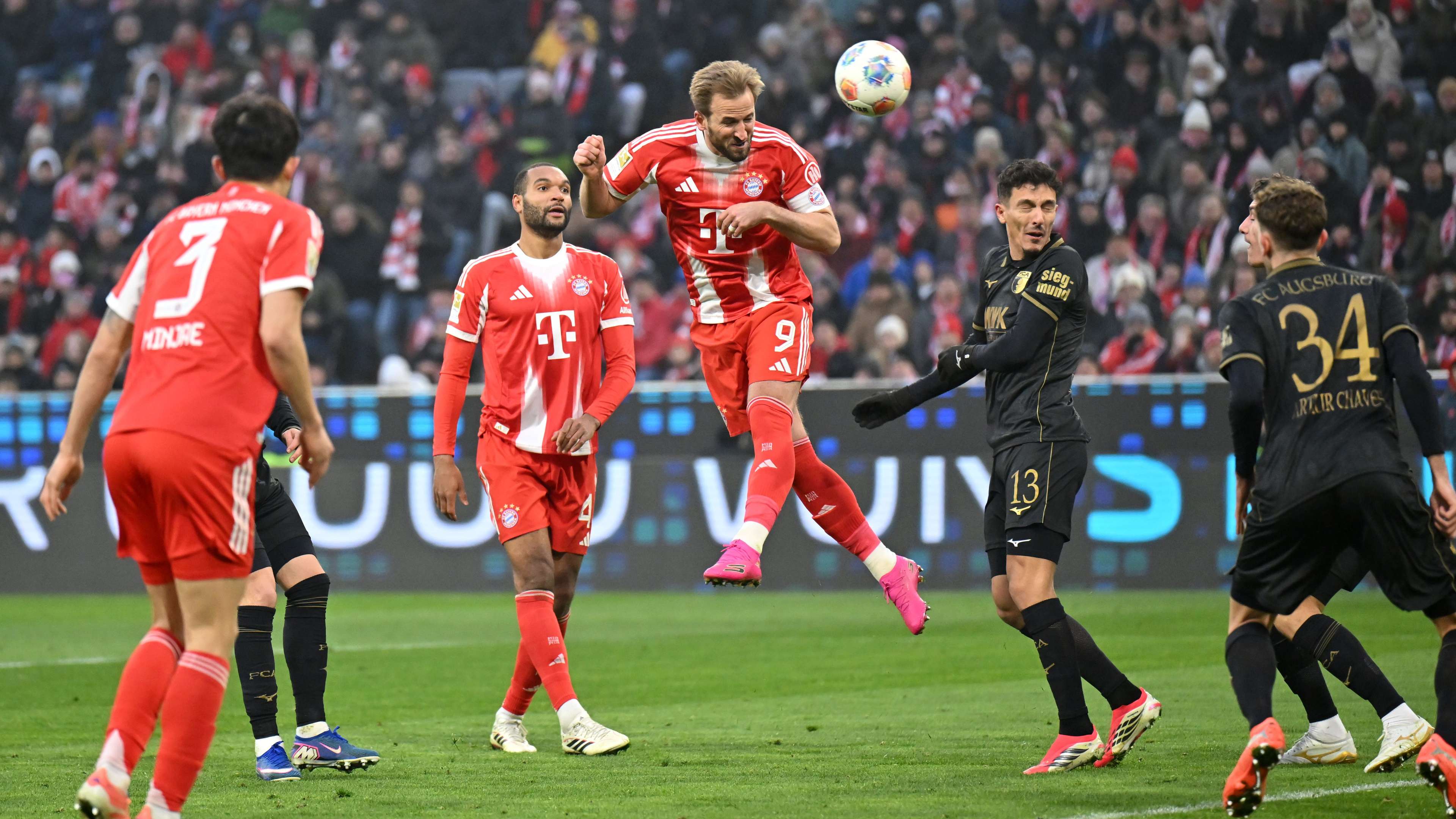 Bundesliga Jerman: Augsburg Hentikan Laju Bayern, Kekalahan  Pertama Sejak Maret 2025