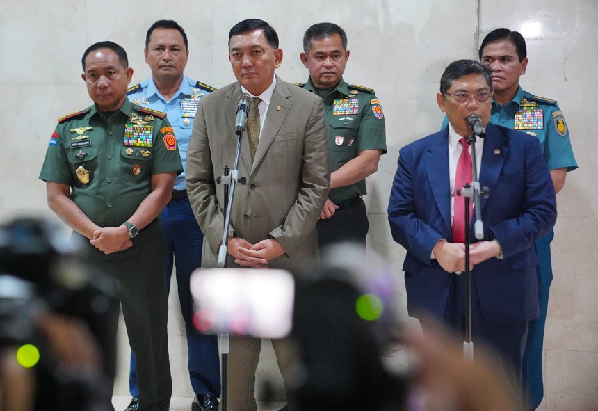 Panglima TNI Dampingi Menhan RI dalam Rapat Kerja dengan Komisi I DPR RI