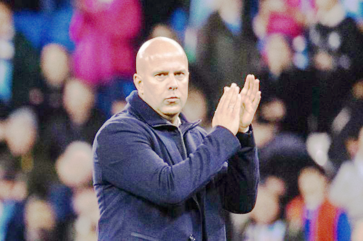 Arne Slot Pusing: Dua Bek Andalan Liverpool Tumbang Jelang Liga Champions