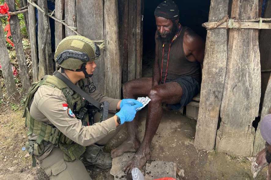 Pengobatan Warga "dari honai ke honai" di Sinak Papua Tengah