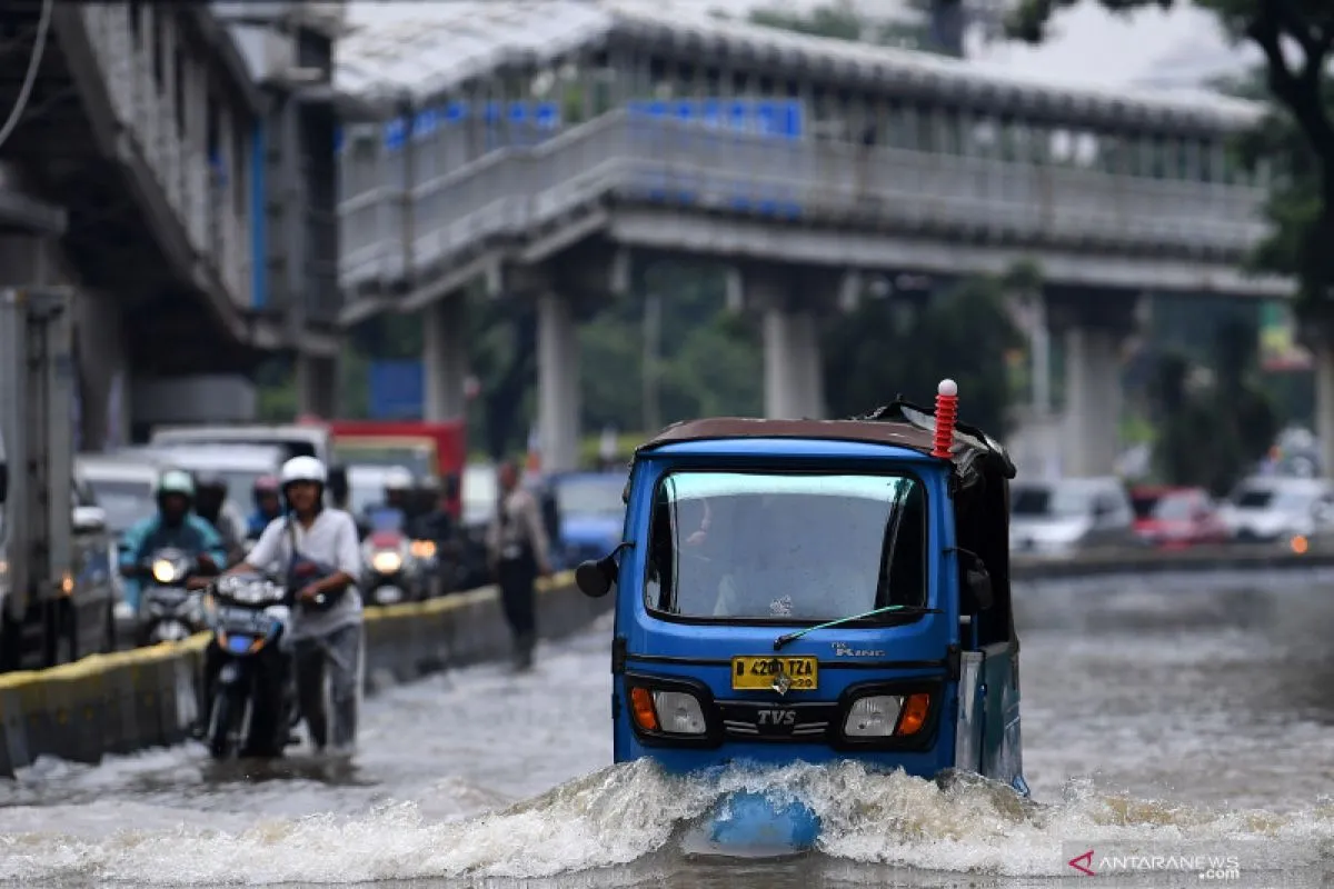 Update Banjir Jakarta: Daftar Titik Genangan di Jalan Letjen Suprapto dan Jalur Alternatif