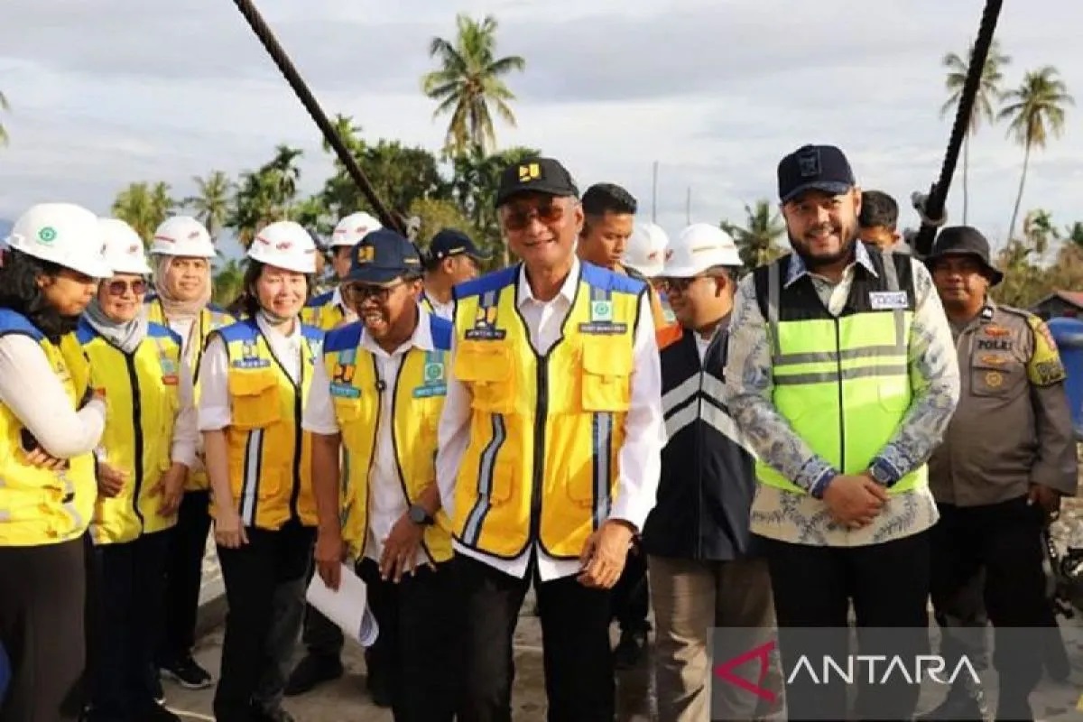 Menteri PU Percepat Normalisasi Sungai Terdampak Bencana di Kota Padang 