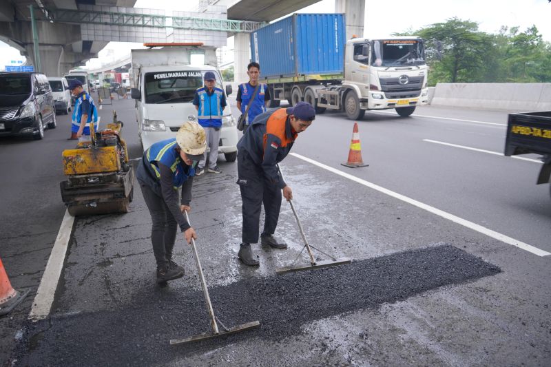Jasamarga Pantau Terus Jalan Berlubang di Tol Jakarta–Cikampek