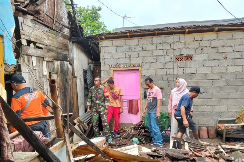 BPBD: Tiga Rumah Warga Situbondo Ambruk Akibat Cuaca Buruk