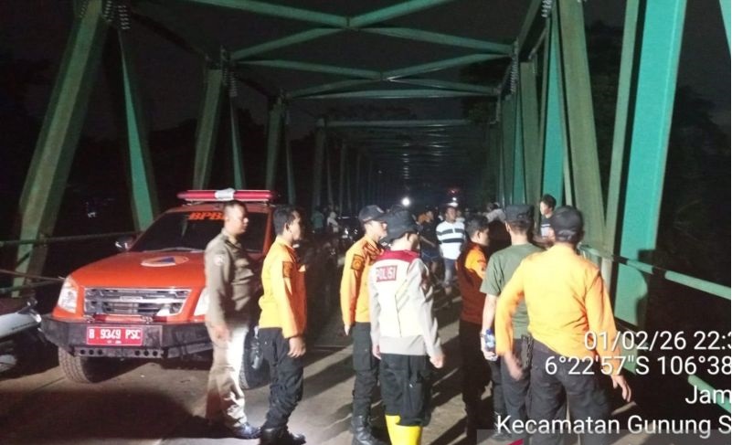 BPBD Bogor Cari Pekerja Proyek Jatuh ke Sungai Cisadane