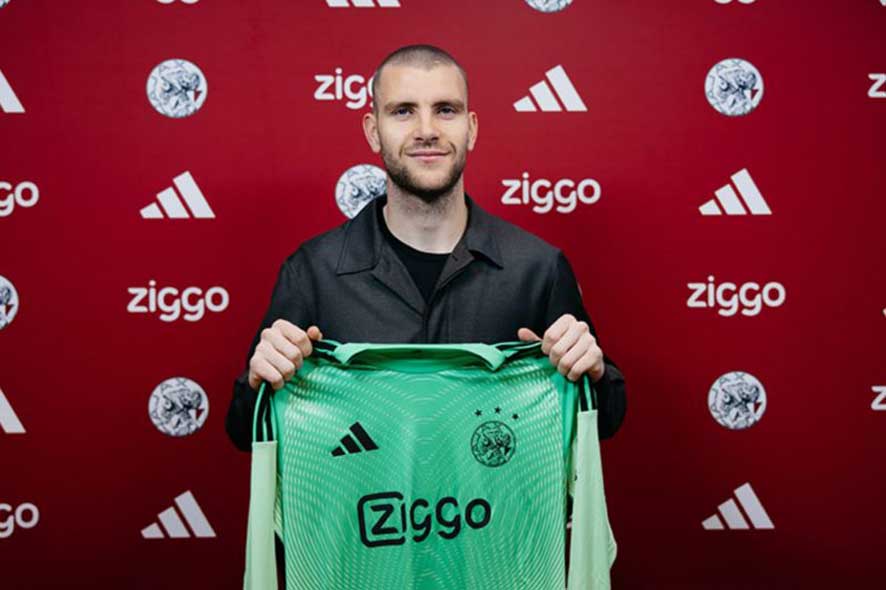 Maarten Paes Resmi Gabung Ajax Amsterdam