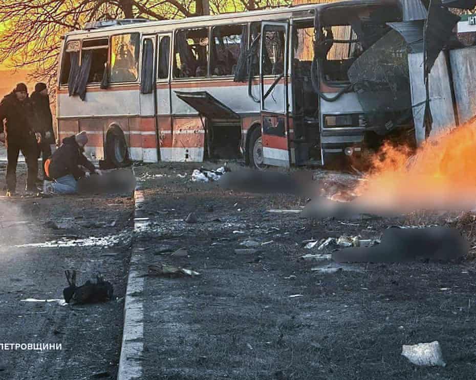 Serangan Drone Russia Tewskan 12 Pekerja Tambang Ukraina yang Pulang Kerja dengan Bus 