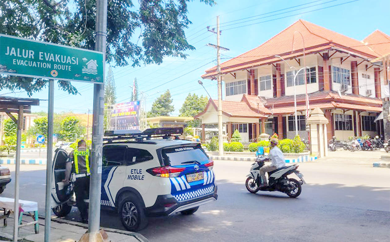 Mobil Incar ETLE Situbondo Gentayangan Cari Pelanggar, Pengguna Strobo & Knalpot Brong Jadi Sasaran Empuk