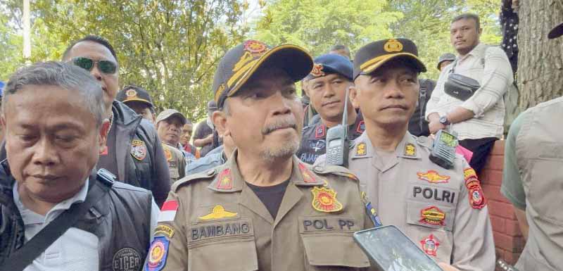 Bandung Zoo Disegel, Aset dan Satwa Dijaga Personel Satpol PP 24 Jam