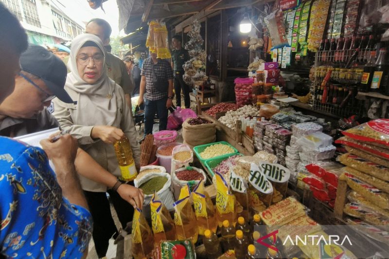 Bulog Intervensi Pasar demi Jaga Stabilitas Harga Minyak Goreng di Kalteng