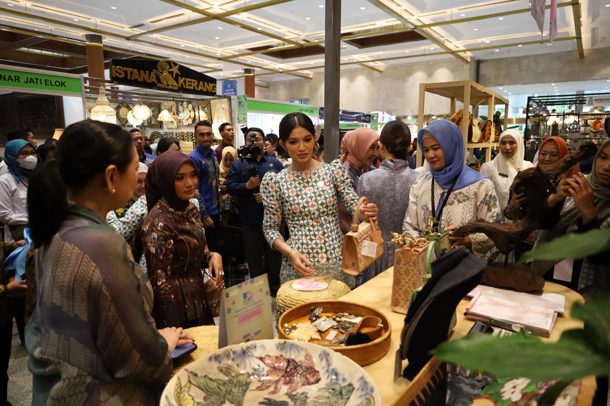 Perayaan Womenpreneurs INACRAFT 2026 Dibuka Menparekraf, Dihadiri Selvi Gibran Rakabuming Raka