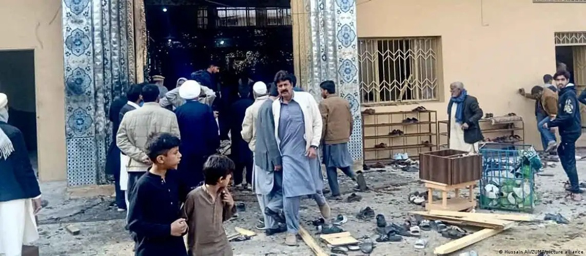 ISIS Klaim Bertanggung Jawab atas Ledakan Bom Bunuh Diri di Masjid Pakistan 