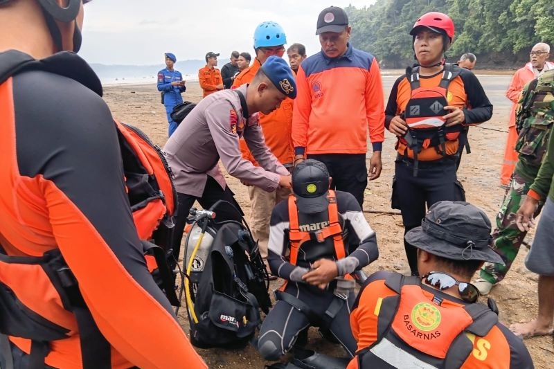 Terseret Ombak Pantai Sine, Basarnas Intensifkan Pencarian Wisatawan