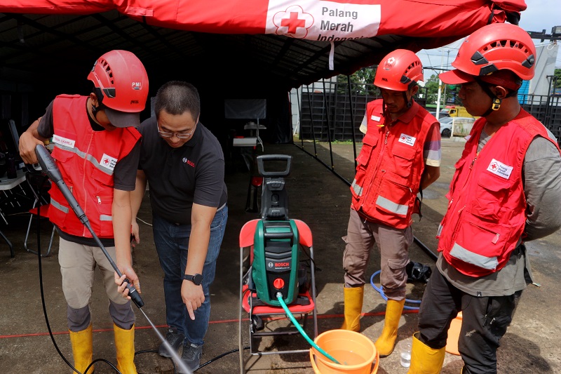  Percepat Pemulihan Pascabencana di Sumatera, Bosch Indonesia Dukung PMI dengan Teknologi Pembersihan Lumpur dan Sisa Material  