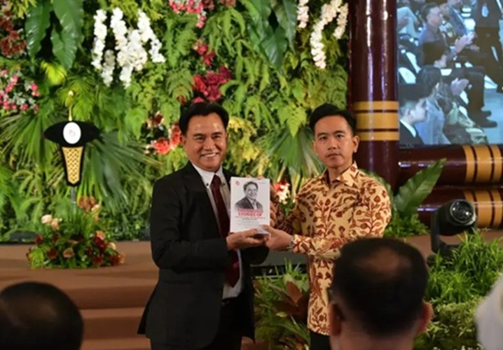 Gibran Hadiri Peluncuran 8 Buku Yusril Ihza Mahendra di Balai Sarbini