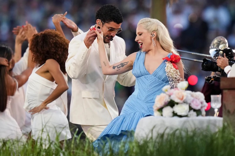 Bad Bunny Guncang Super Bowl dengan Pesta Jalanan ala Puerto Rico 