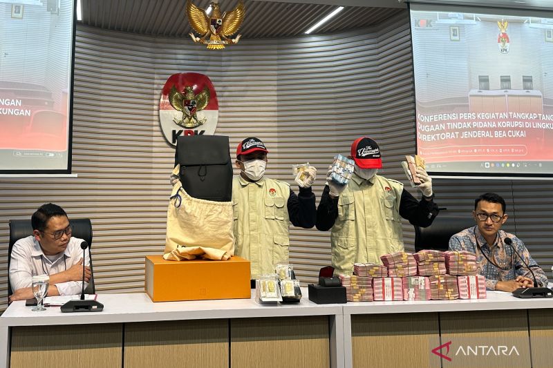 Kabur Saat OTT Bea Cukai, Pemilik Kargo Blueray Menyerahkan Diri ke KPK 
