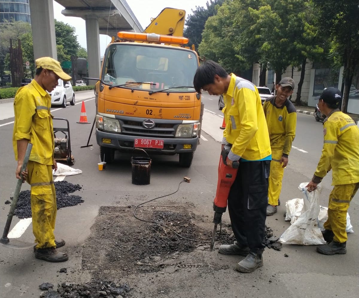 Siswa SMKN 34 Tewas Akibat Jalan Berlubang, Gubernur Pramono Instruksikan Perbaikan Serentak