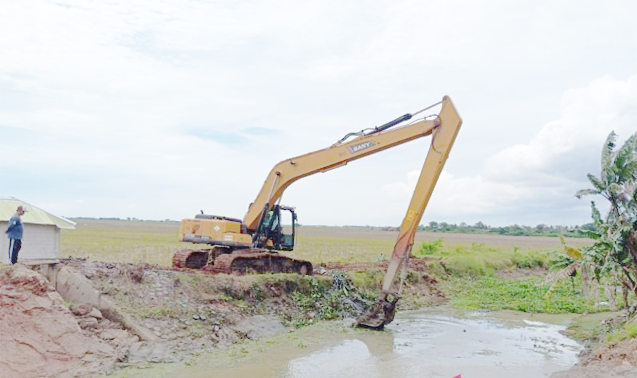 Lawan Sisa Banjir, Pemkab Bekasi Gas Pol Normalisasi Irigasi: Petani Karangsegar Akhirnya Bisa Bernapas Lega?