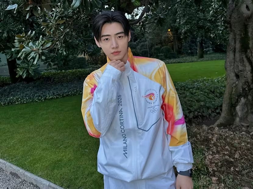 Sunghoon Enhypen Bangga Bawa Obor Olimpiade Musim Dingin di Italia 