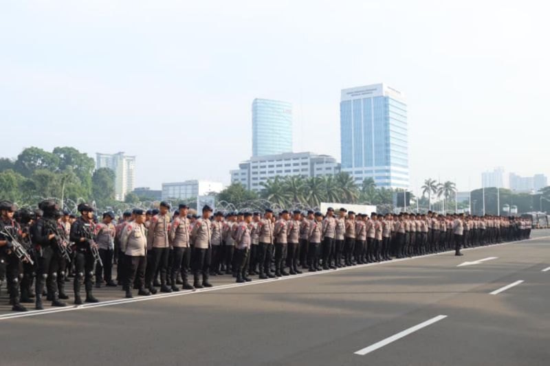 Sebanyak 1.060 Personel Gabungan Jaga Aksi Guru Madrasah di Depan Gedung DPR/MPR