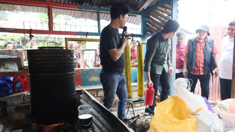 Tangan Kreatif dan Inovatif Anak Muda Makassar Ubah Sampah Plastik Jadi BBM, Jawab Tantangan Krisis Lingkungan