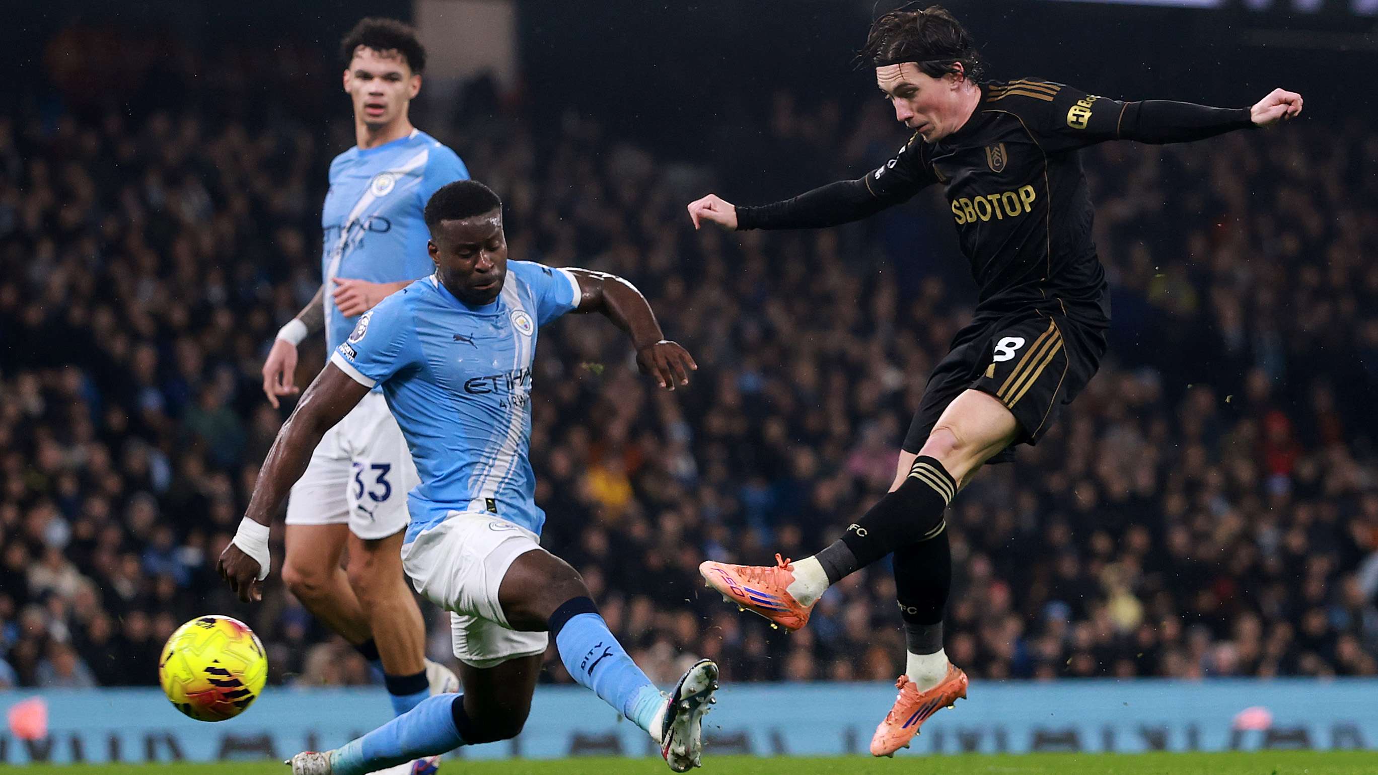 Liga Inggris: Manchester City Tempel  Arsenal di Puncak Klasemen, Liverpool Akhiri Rekor Kandang Sunderland