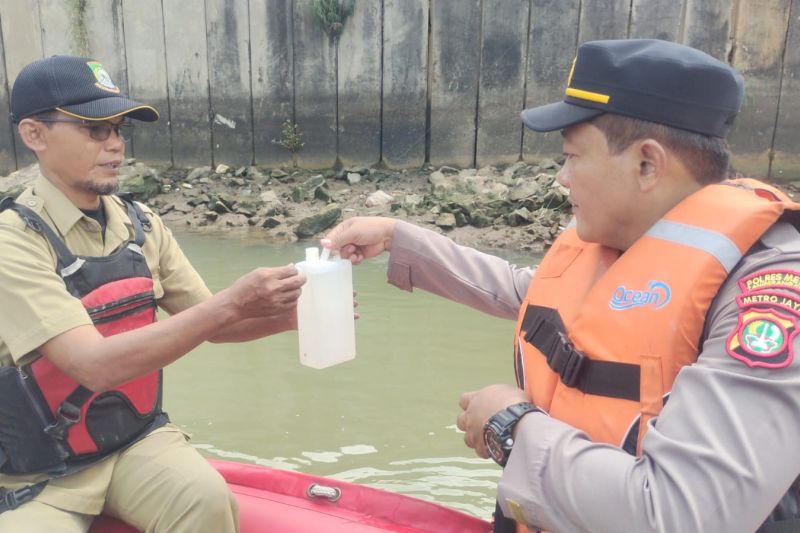 Racun Kimia di Sungai Cisadane Tak Kurangi Minat Warga Tangerang untuk Keramas Bareng