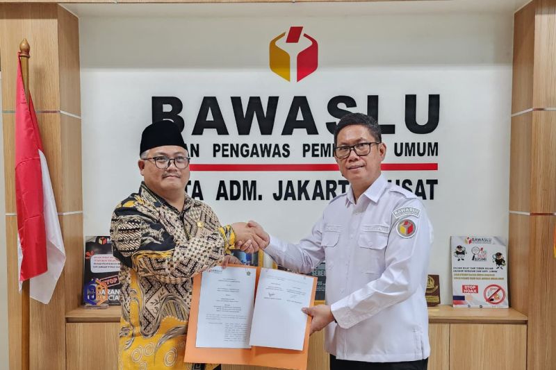 Tingkatkan Literasi Kepemiluan, Bawaslu-Kemenag Jakarta Pusat Teken MoU 