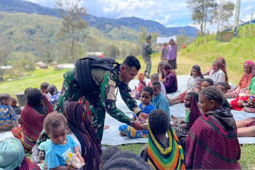 Pembagian Makan Gratis untuk Warga Tima Papua Pegunungan