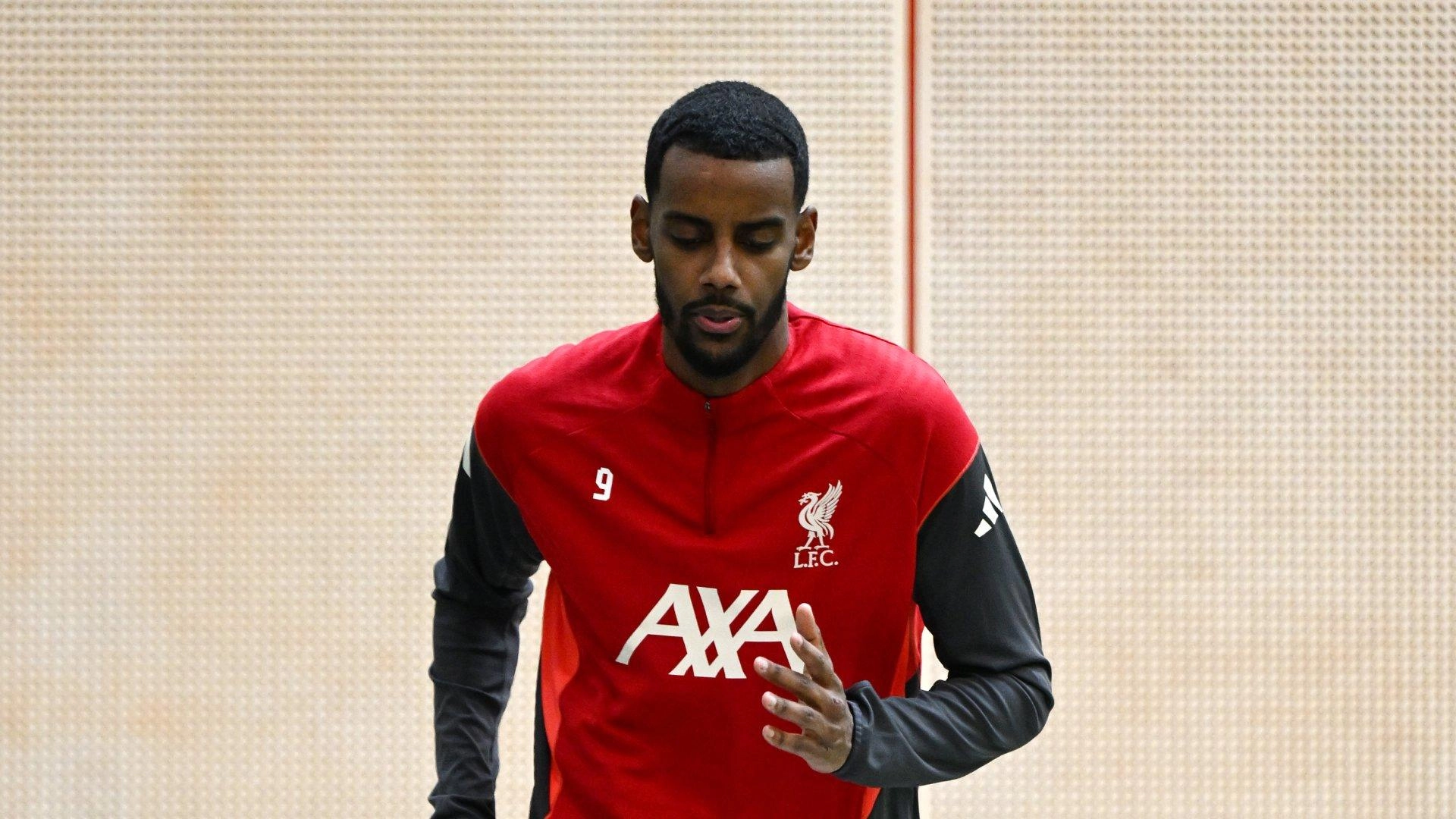 Liga Inggris: Slot Optimistis Isak Segera Kembali, Liverpool Dapat Suntikan Tenaga di Fase Krusial