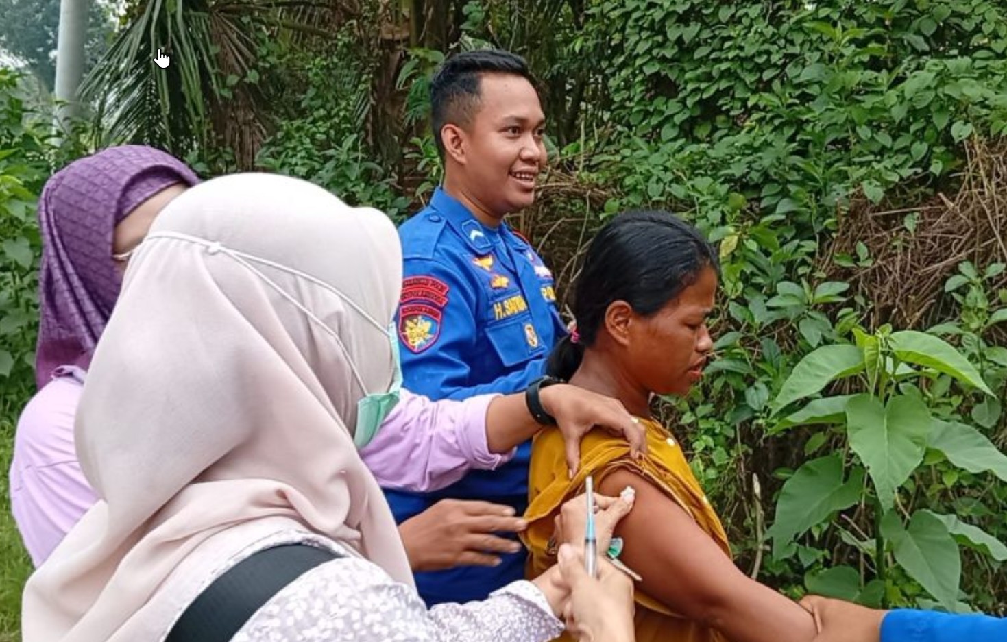 Evakuasi ODGJ dari Lokasi Banjir di Karawang