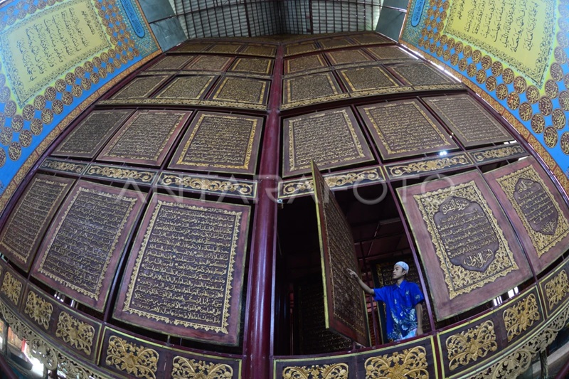 Mushaf Al Quran dari Ukiran Kayu Terbesar di Dunia Jadi Destinasi Favorit Wisata di Palembang