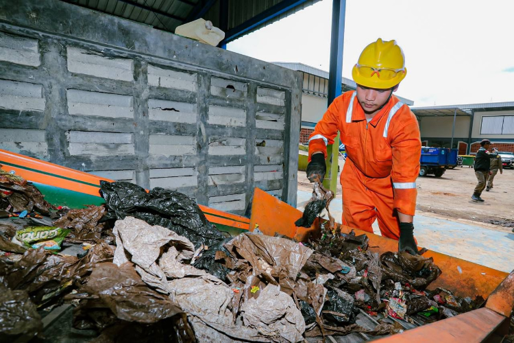 Pemkot Bandung: Perang Melawan Sampah Dimulai dari RW  