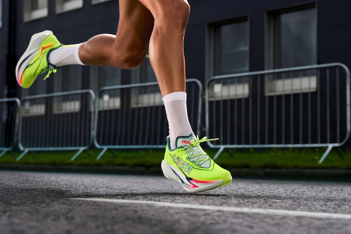 Hoka Luncurkan Sepatu Lari Paling Ringan untuk Race Day