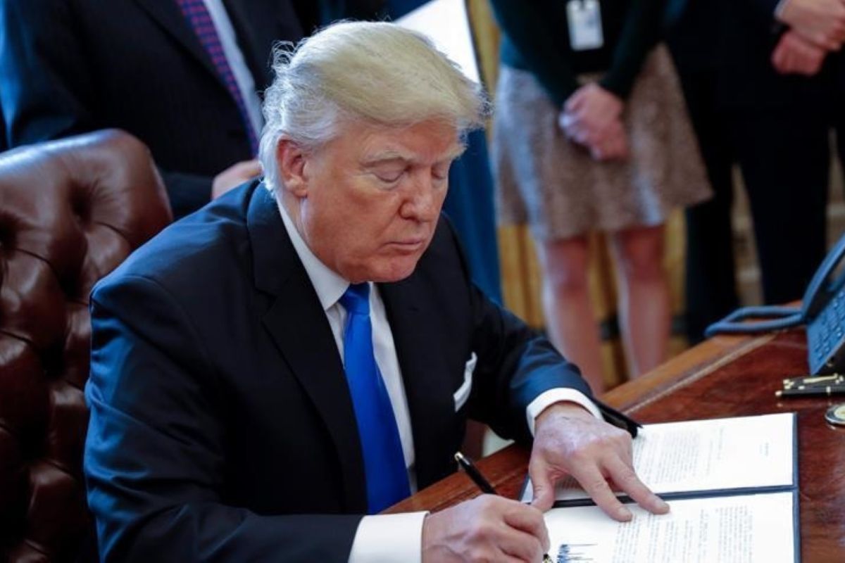 Presiden Trump Naikkan Tarif Global Baru dari 10 Menjadi 15 Persen