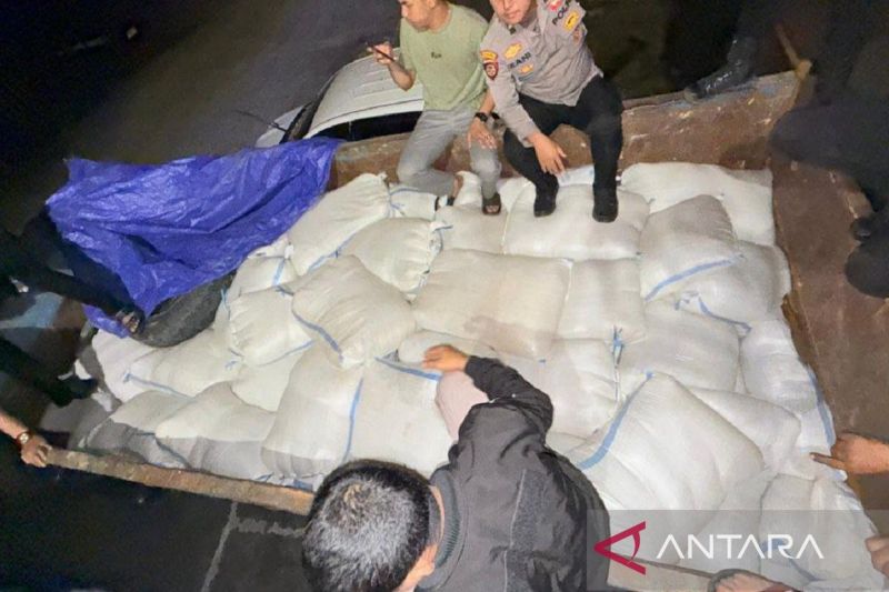 Polresta Samarinda Sita 10 Ton Minuman Keras dan Amankan 12 Orang