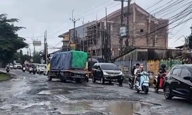 Jalan Rusak Jadi Sorotan, Pemkab Bekasi Percepat Proyek Perbaikan Sebelum Operasi Ketupat