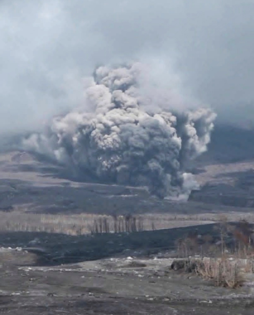 Lumajang Siaga, Gunung Semeru Luncurkan Awan Panas Hingga 3 Km